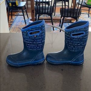 Kids Bogs waterproof thermal boots.
